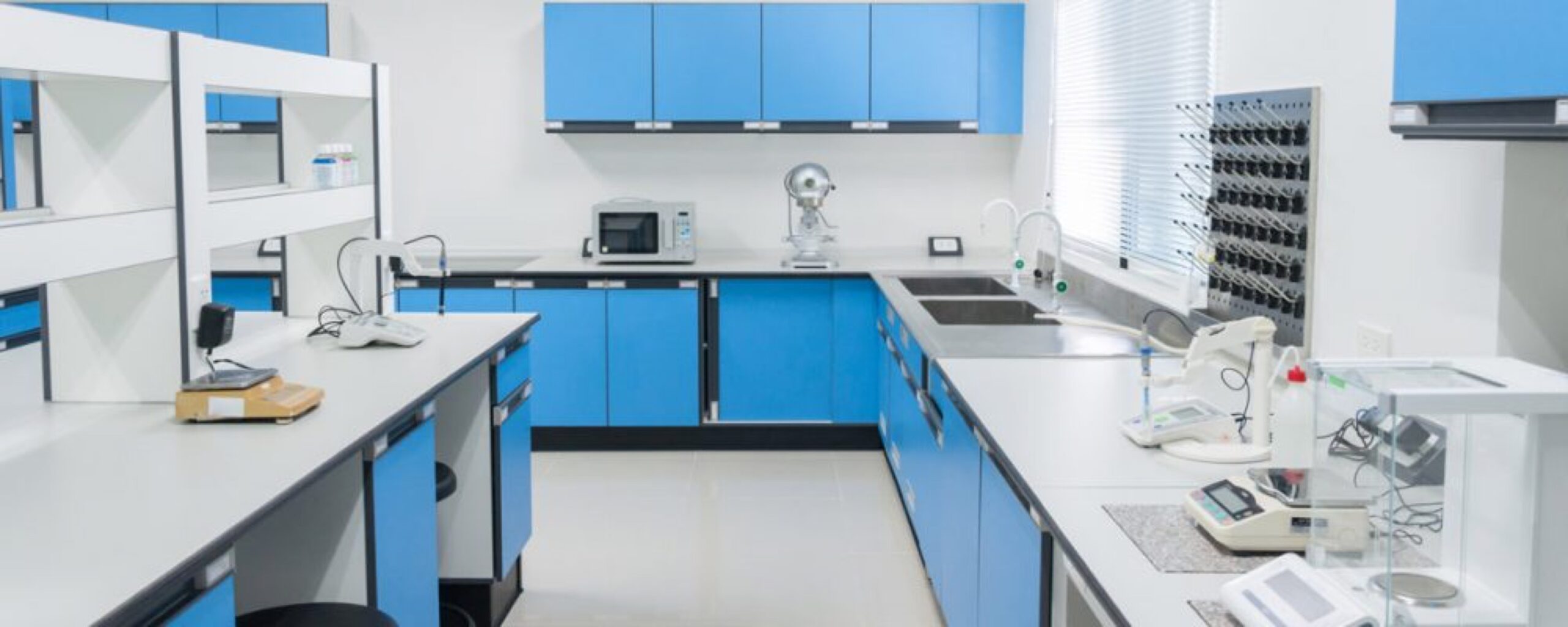 School laboratories guidelines for compliant emergency lighting